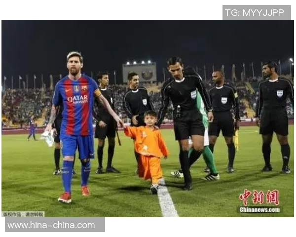 世界杯精彩瞬间：里昂绝杀巴萨引爆全场激情时刻回顾