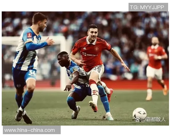 英超经典对决皇马与曼联激战成平局点球大战引发全场狂欢