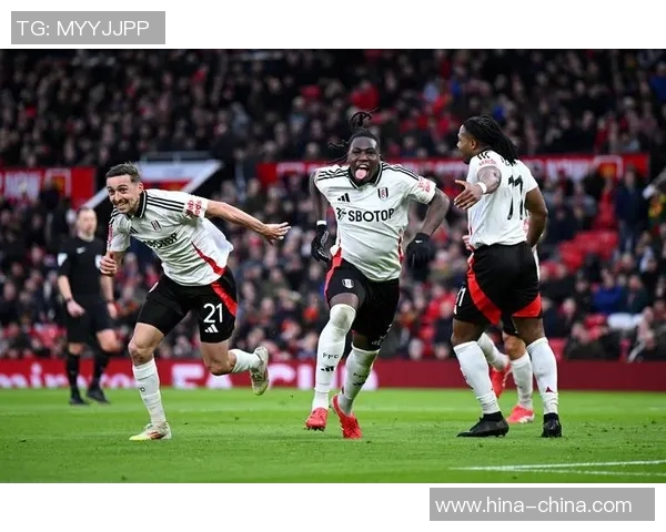 足总杯激战莱比锡大胜曼联补时进球引发争议判罚全场沸腾