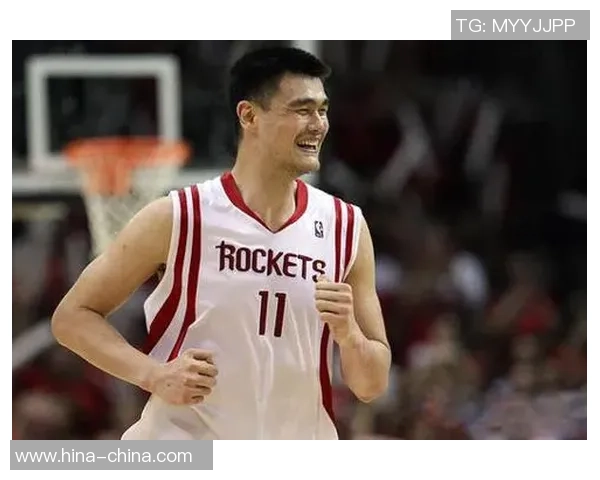 火箭队传奇姚明挥手告别赛场的感人瞬间与篮球梦想的传承