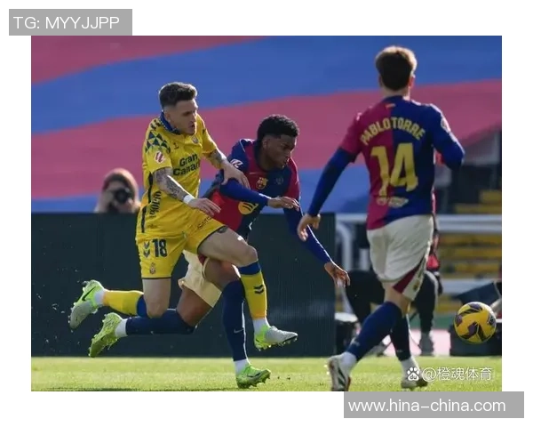 西甲焦点战巴萨与巴黎圣日耳曼激战成和红牌事件引发全场热议 西甲焦点战巴萨与巴黎圣日耳曼激战成和红牌事件引发全场热议