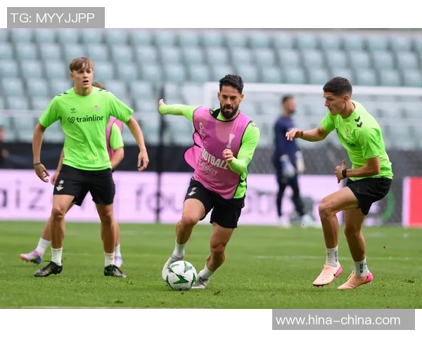 欧联杯精彩对决里昂5-1大胜尤文图斯帽子戏法点燃全场激情 欧联杯精彩对决里昂5-1大胜尤文图斯帽子戏法点燃全场激情