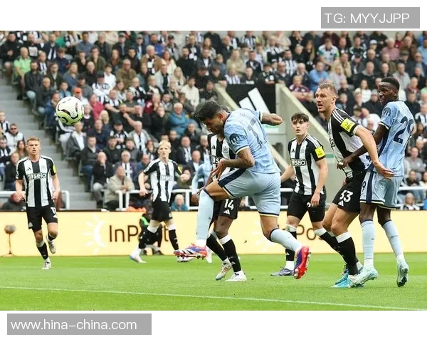 英超精彩对决那不勒斯大胜里昂逆转瞬间引发全场热烈反响 英超精彩对决那不勒斯大胜里昂逆转瞬间引发全场热烈反响